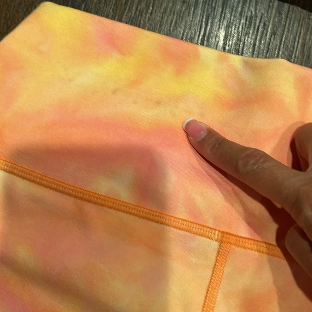 SOLD Alo YOGA workout gear! - Picture 3 of 6